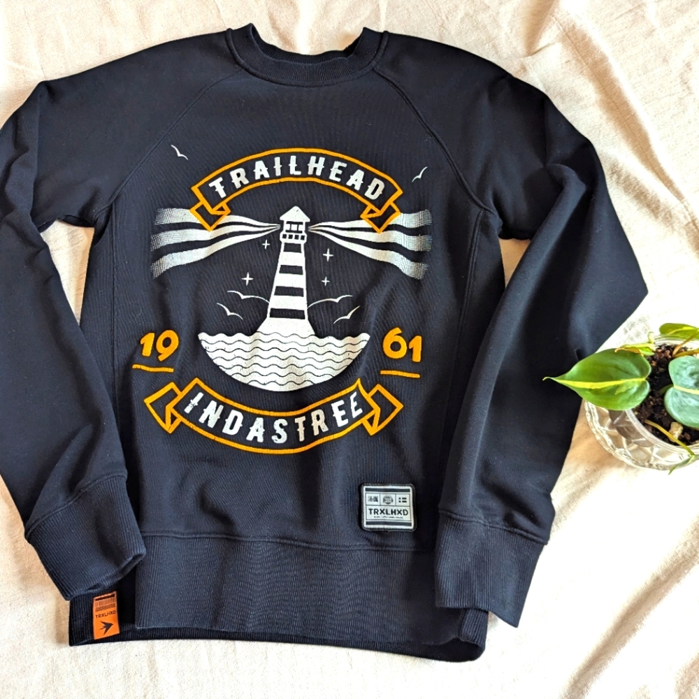 ⭐ TRLXHD Black Sweater Size Small